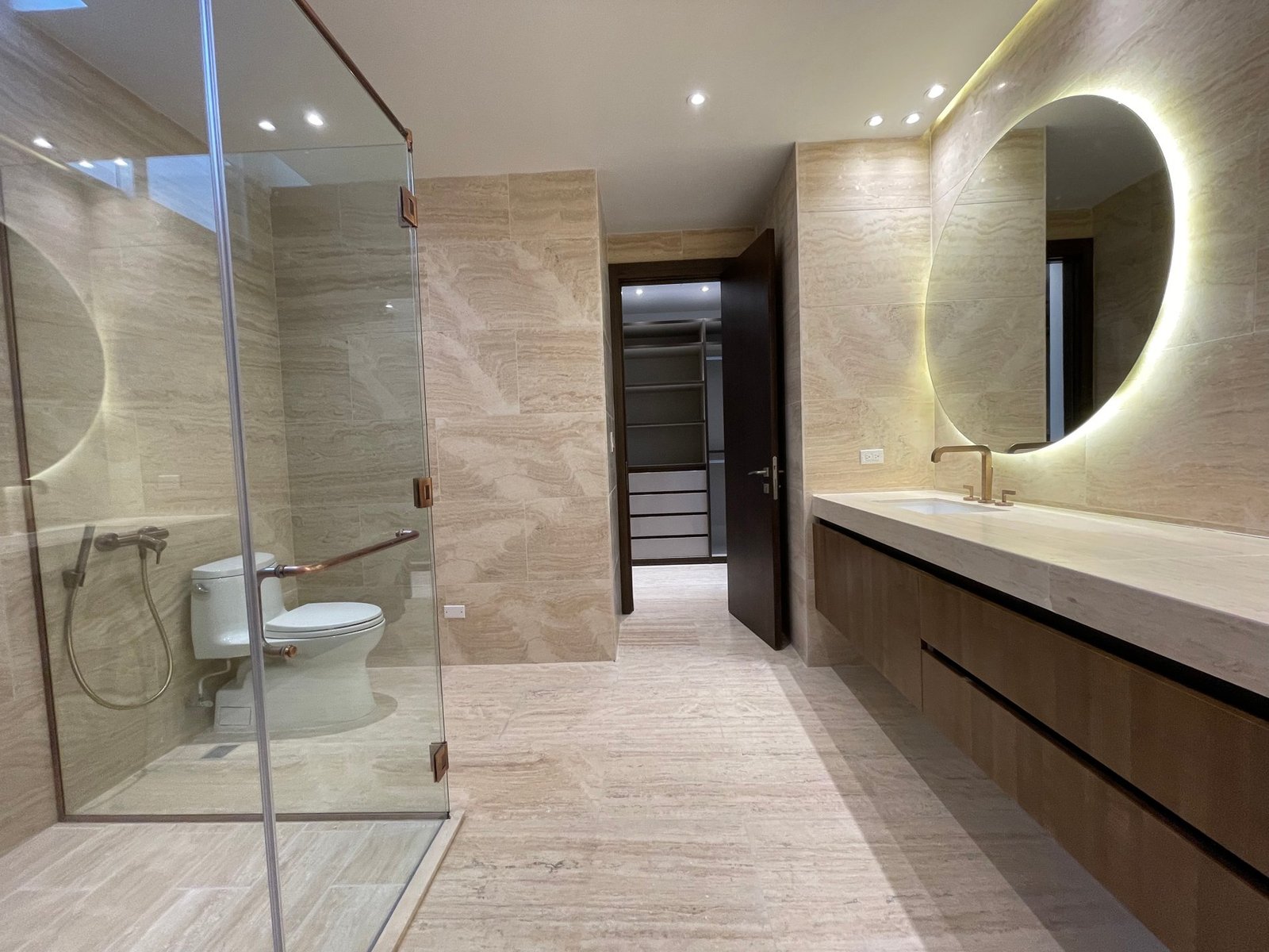Sea-View 3-Bed at The Towers, Punta Paitilla - Gallery image 15