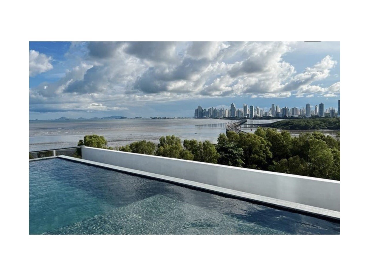 Upper East Apartment with Ocean Views, Costa del Este - Gallery image 7