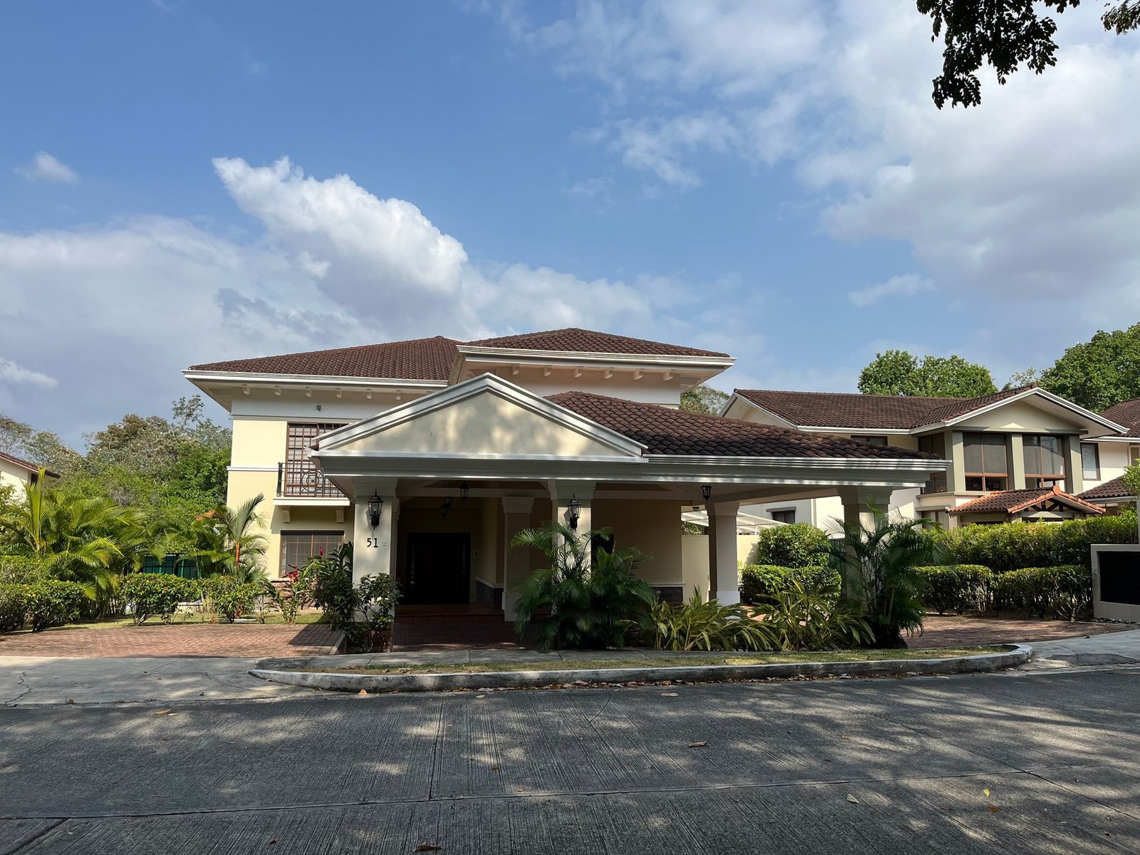 Two-Level Pool House in Camino de Cruces, Clayton