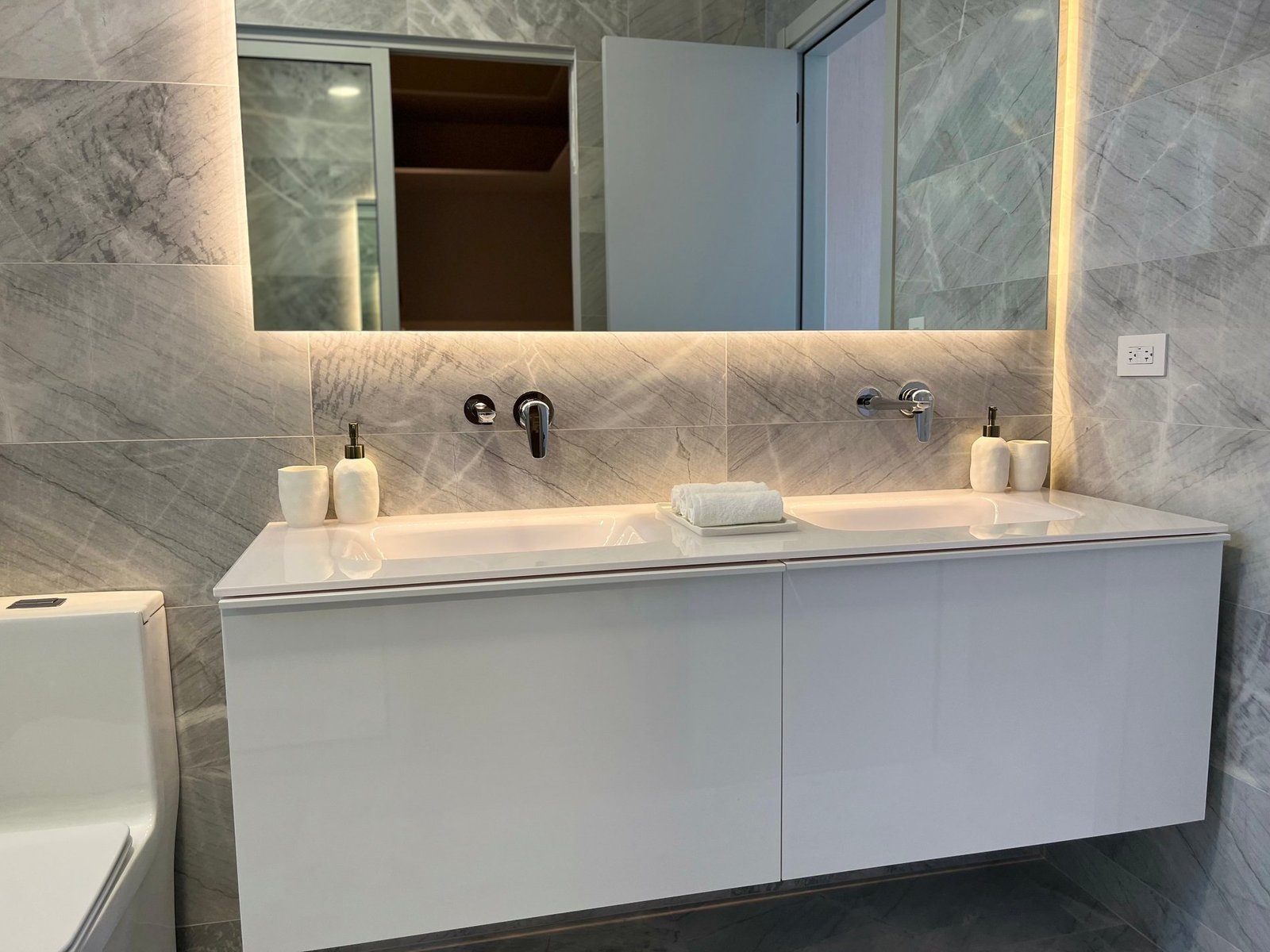 The Ivy Sea-View Apartment, Santa Maria - Gallery image 23