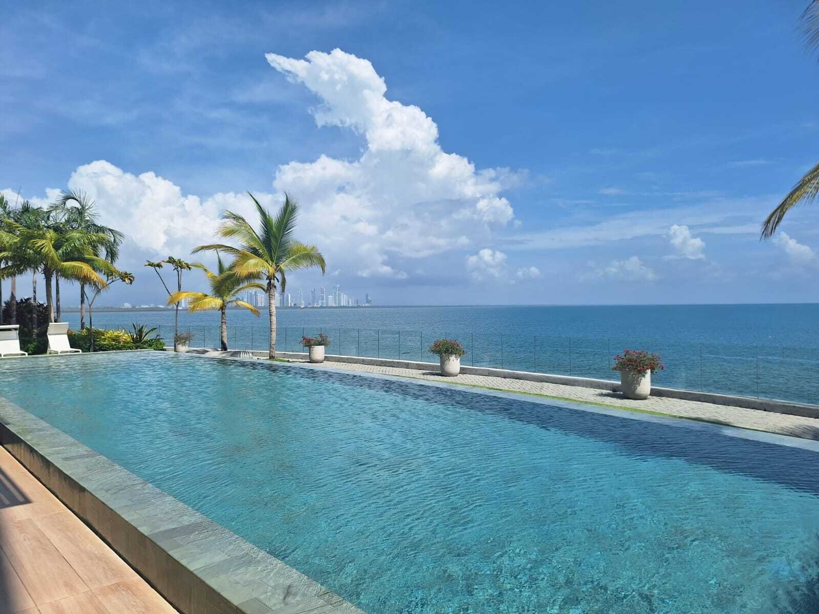 Ocean Pearl Oceanfront Flat at Ocean Reef Islands