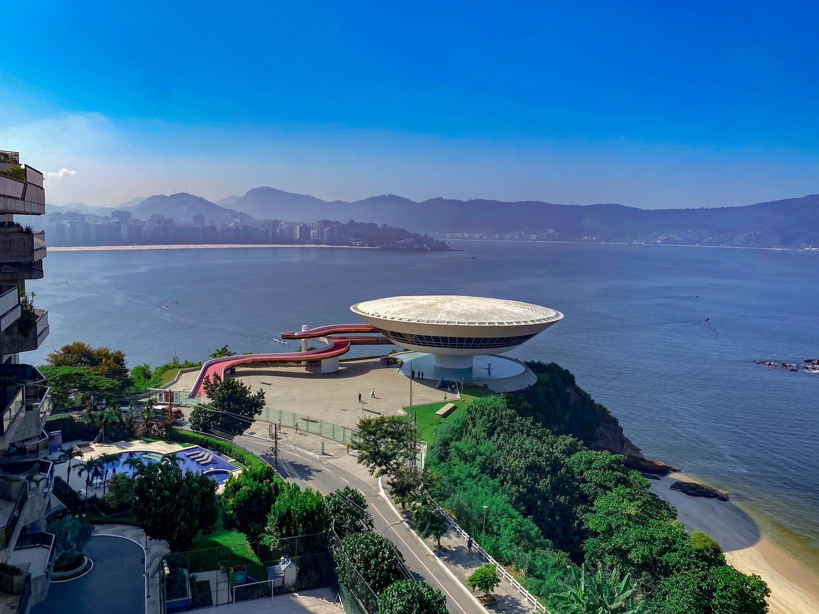 Niteroi Sea-View Apartment Facing Rio de Janeiro - Gallery image 10
