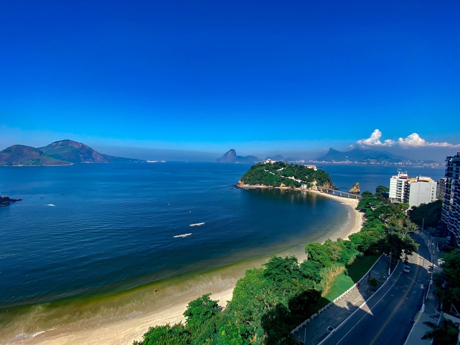 Niteroi Sea-View Apartment Facing Rio de Janeiro - Gallery image 2