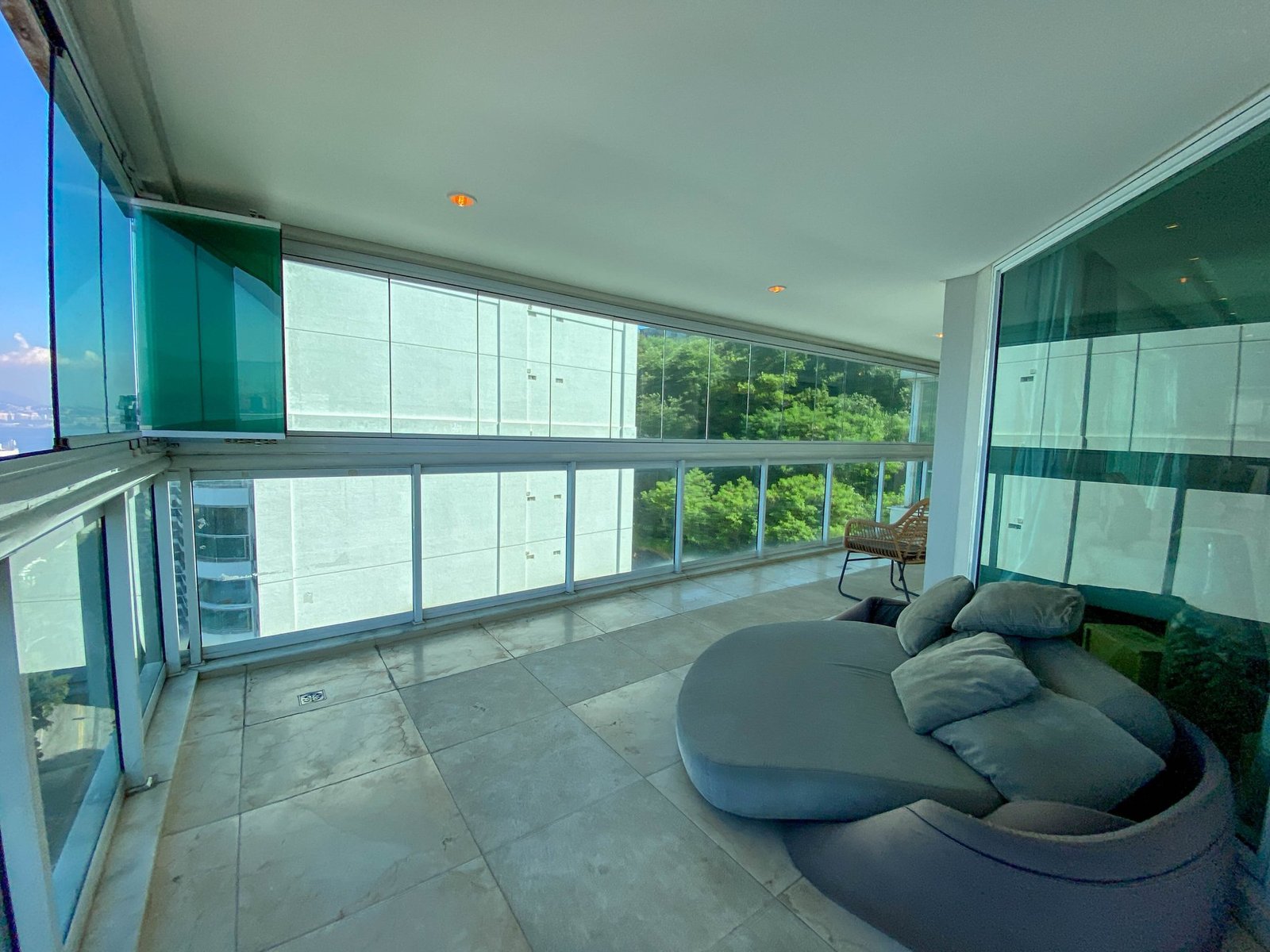 Niteroi Sea-View Apartment Facing Rio de Janeiro - Gallery image 23