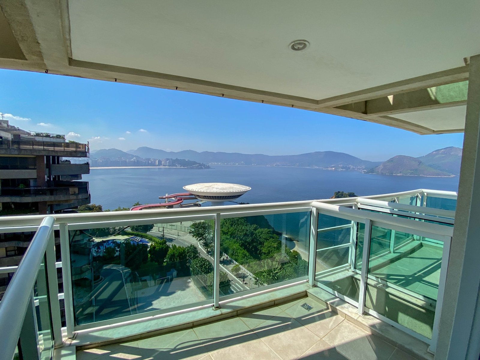 Niteroi Sea-View Apartment Facing Rio de Janeiro - Gallery image 31