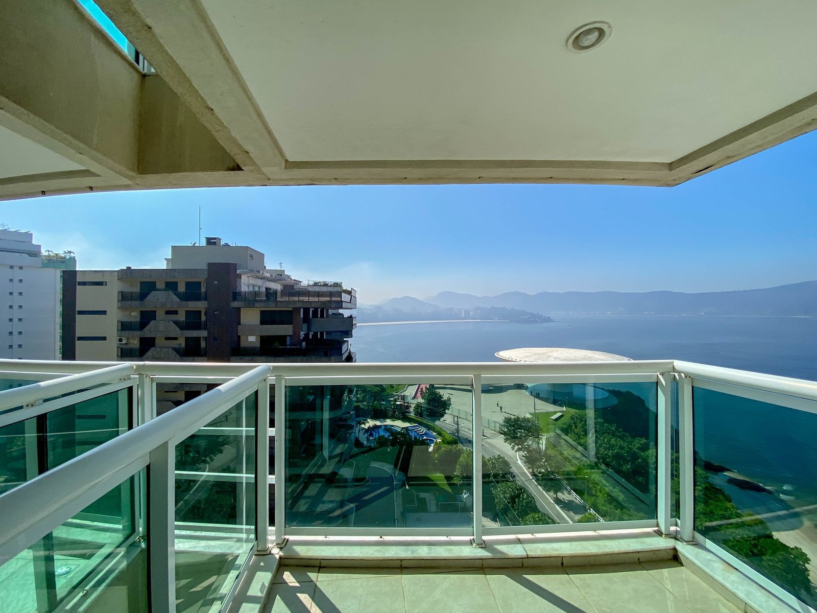 Niteroi Sea-View Apartment Facing Rio de Janeiro - Gallery image 4