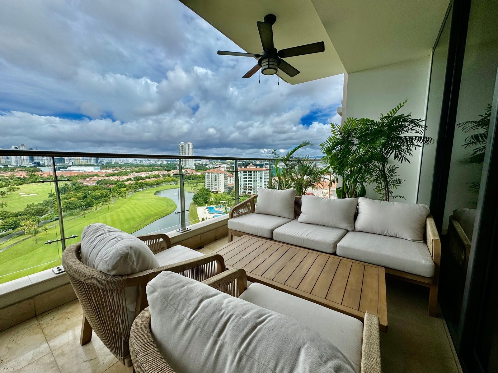 PH La Vista, Golf Views in Santa Maria