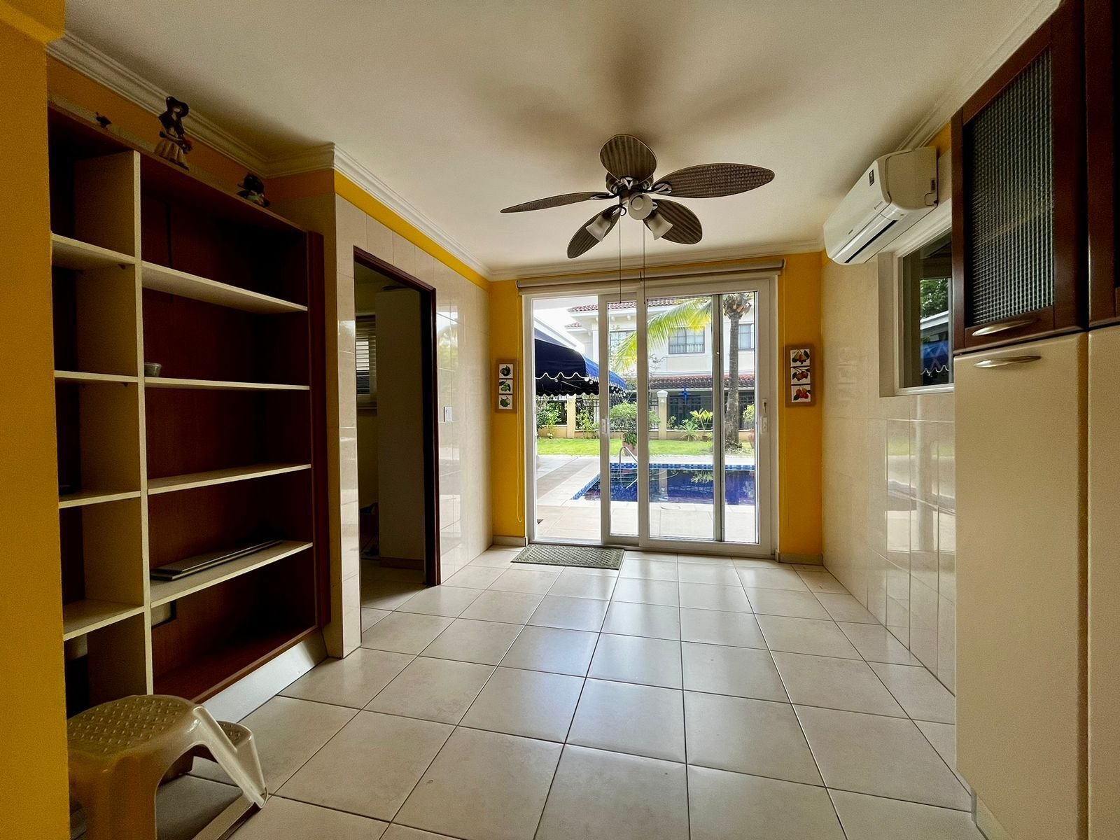 Pool-and-Garden Home in Camino de Cruces - Gallery image 18