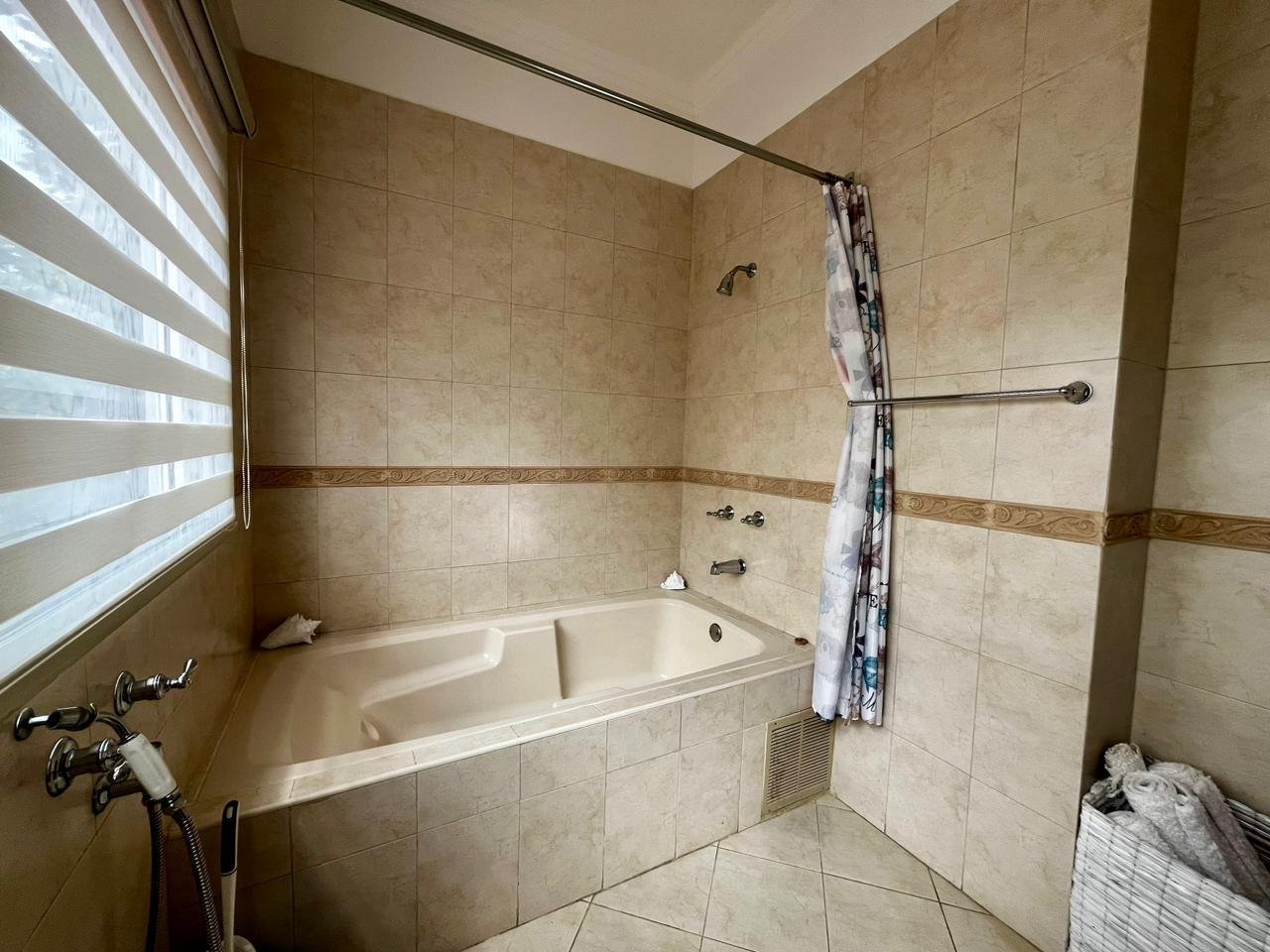 Pool-and-Garden Home in Camino de Cruces - Gallery image 25