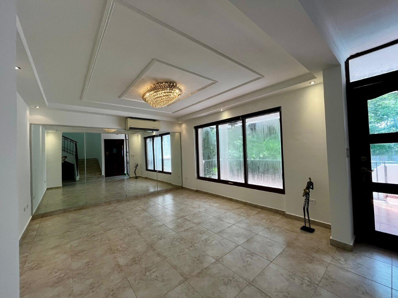 Solid-Concrete 4-Bed House in Camino de Cruces - Gallery image 21