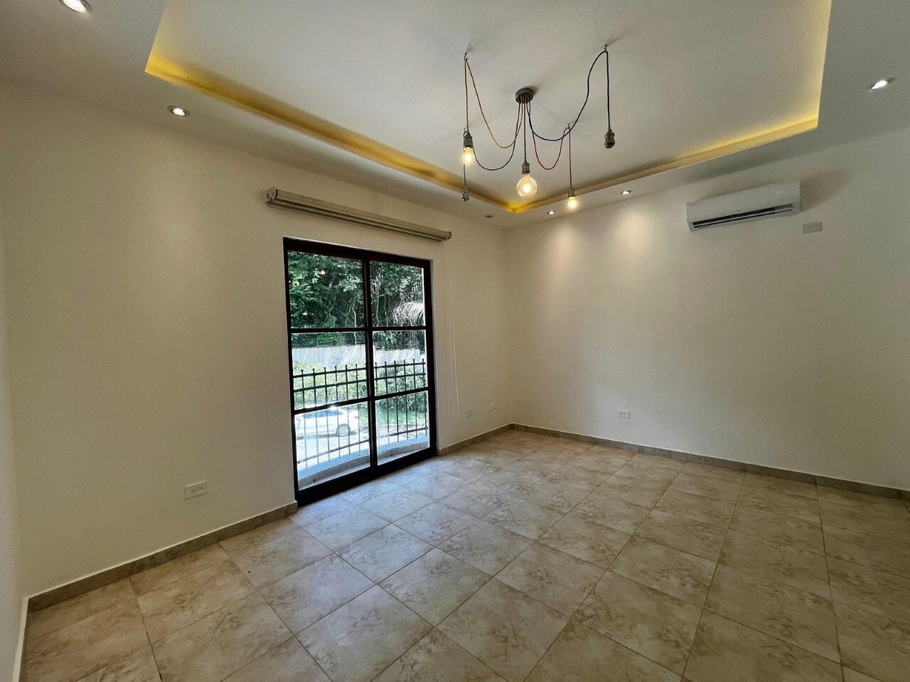 Solid-Concrete 4-Bed House in Camino de Cruces - Gallery image 22