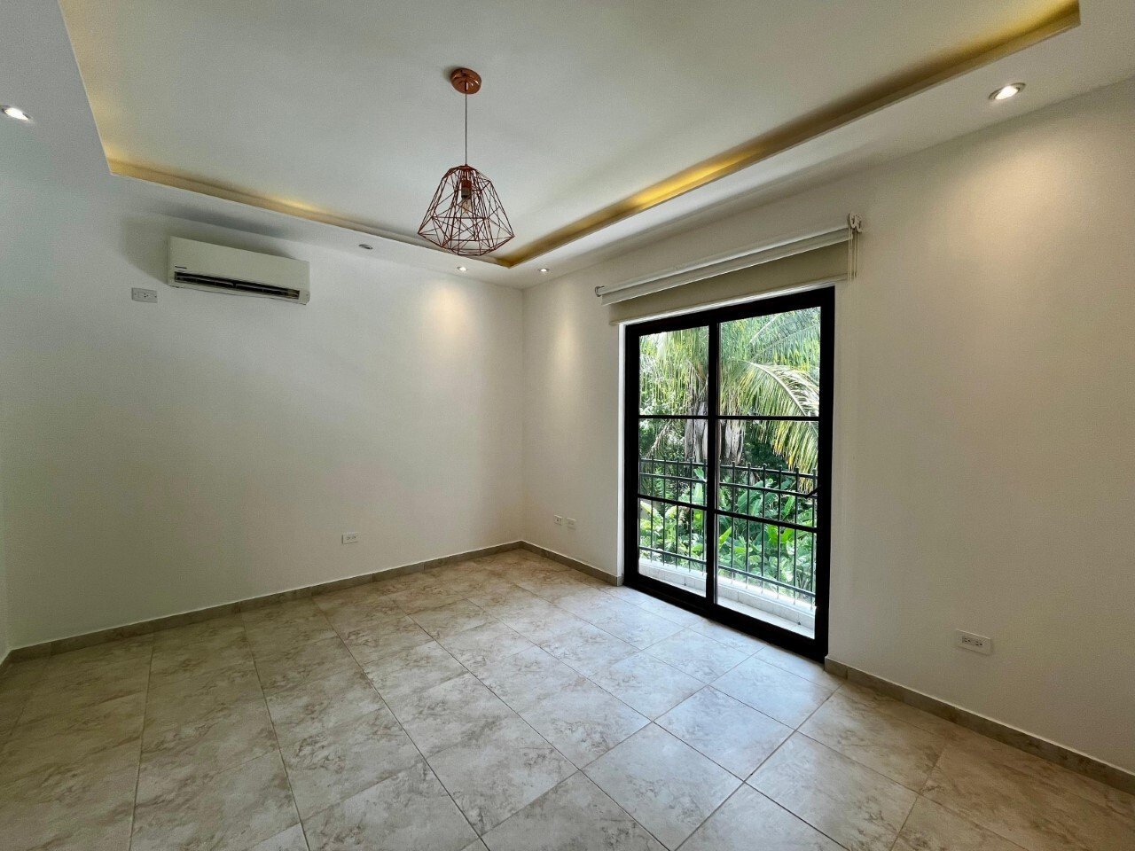 Solid-Concrete 4-Bed House in Camino de Cruces - Gallery image 28