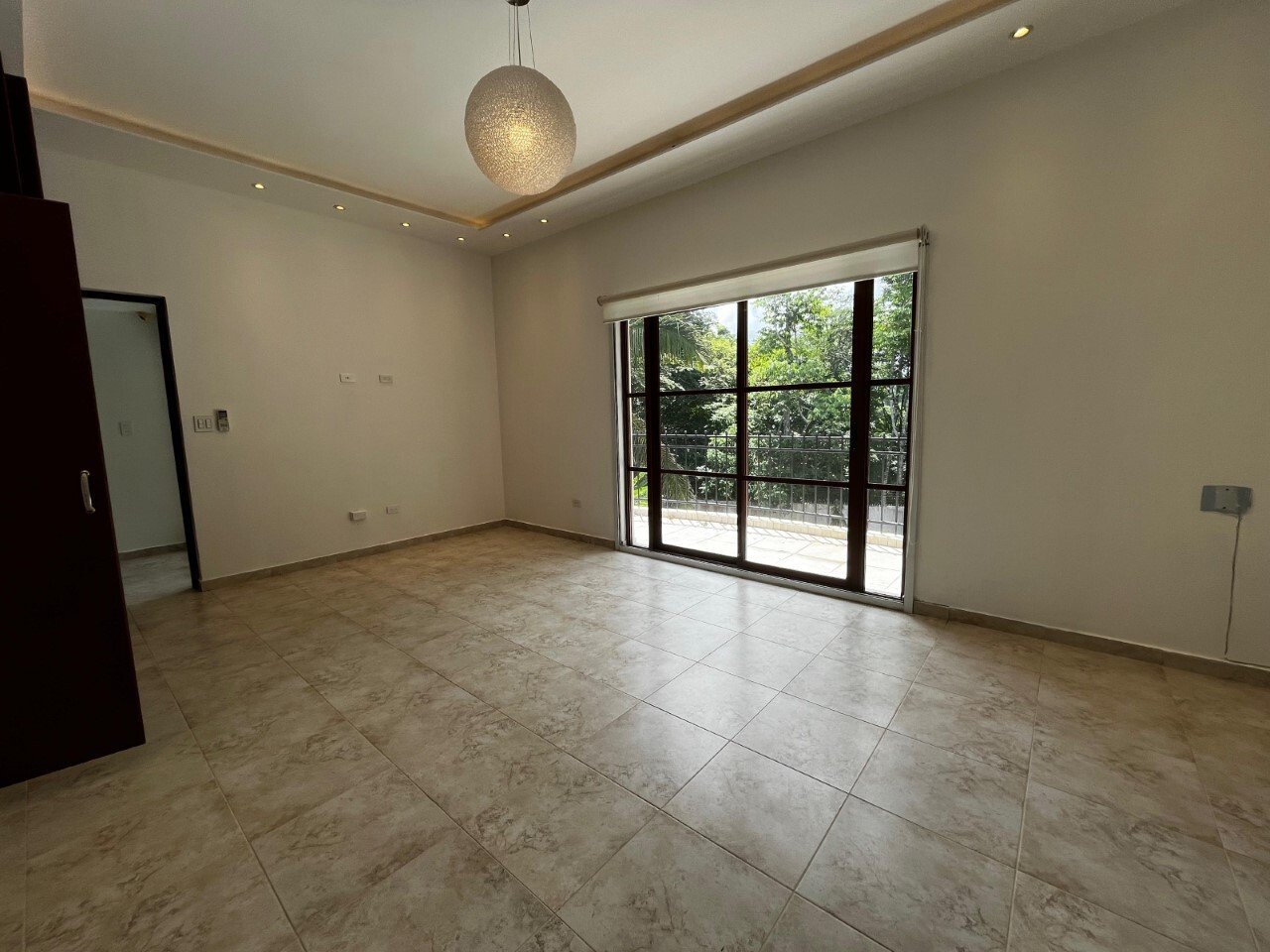 Solid-Concrete 4-Bed House in Camino de Cruces - Gallery image 29