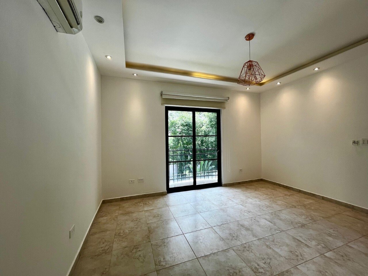 Solid-Concrete 4-Bed House in Camino de Cruces - Gallery image 31