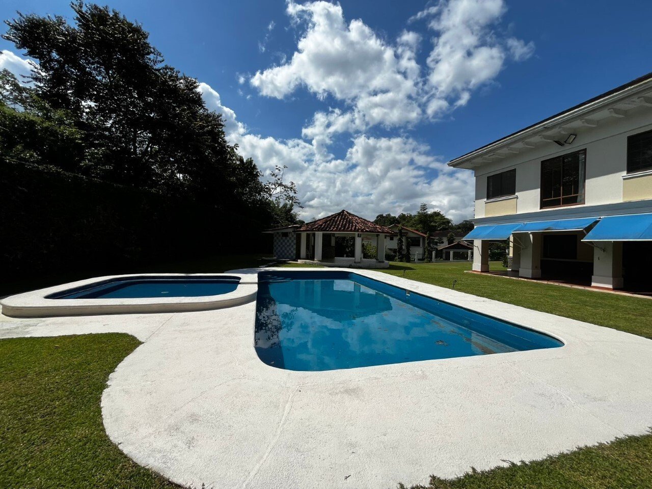 Concrete-Built Family Home in Camino de Cruces - Gallery image 12