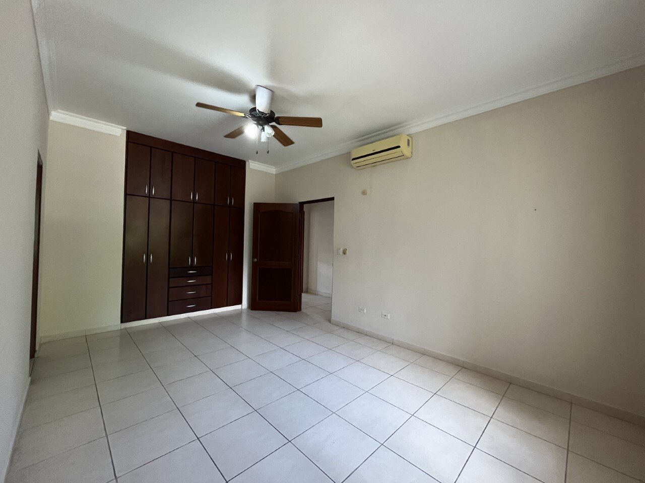 Concrete-Built Family Home in Camino de Cruces - Gallery image 23
