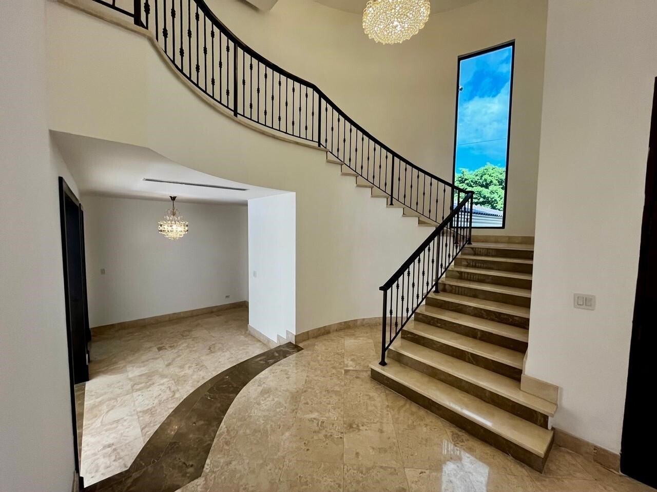840 m2 Gated Mansion in Costa del Este - Gallery image 17
