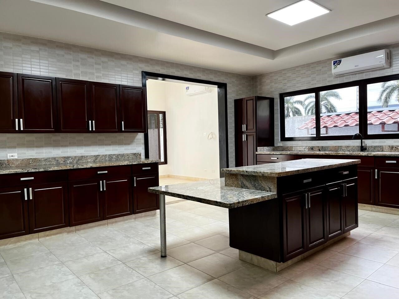840 m2 Gated Mansion in Costa del Este - Gallery image 2