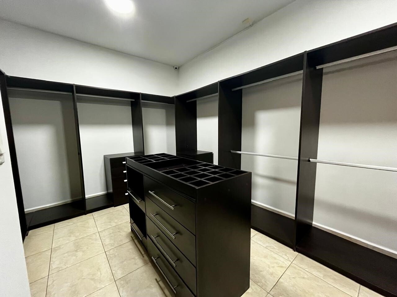 840 m2 Gated Mansion in Costa del Este - Gallery image 25