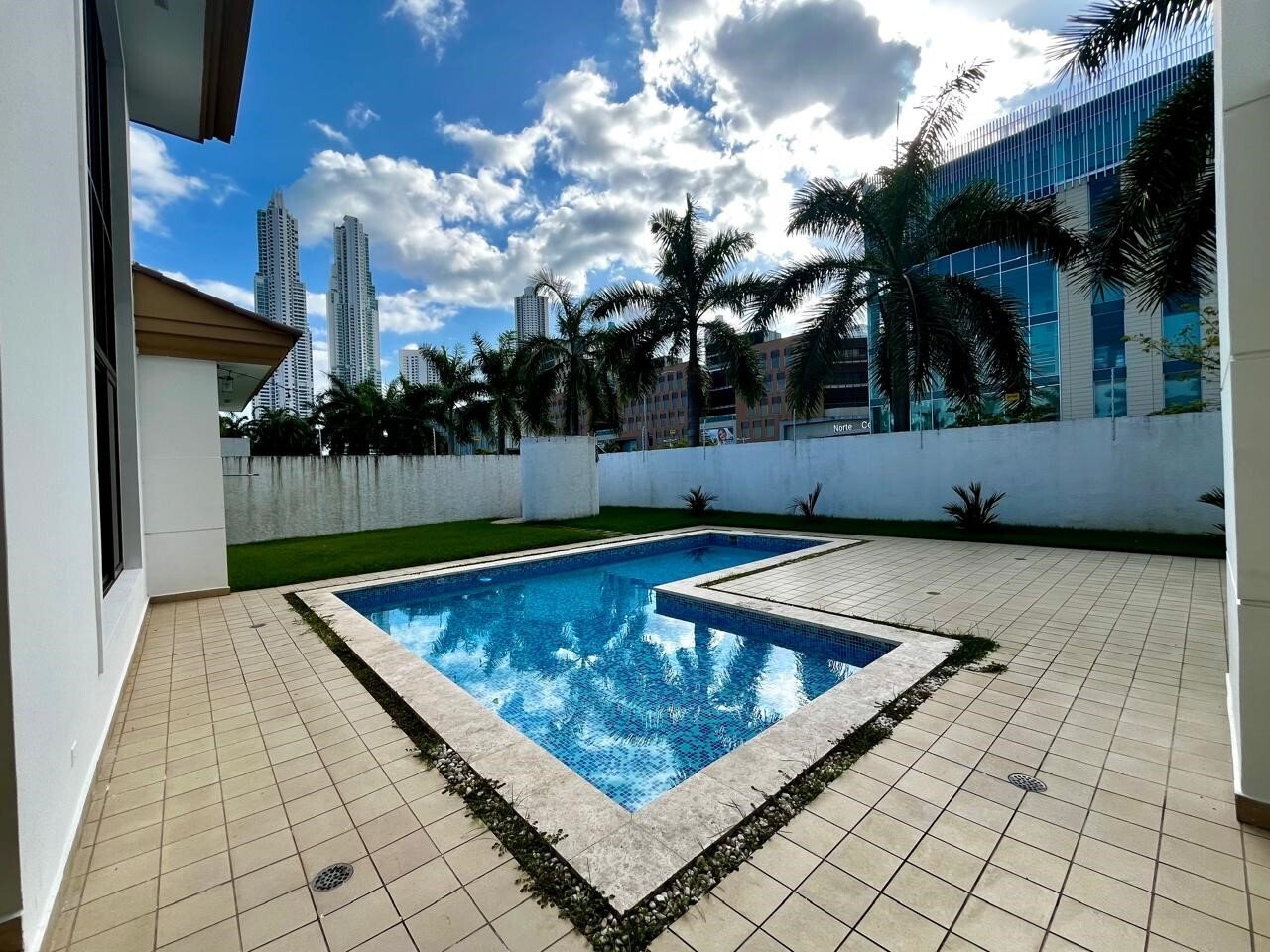 840 m2 Gated Mansion in Costa del Este - Gallery image 8
