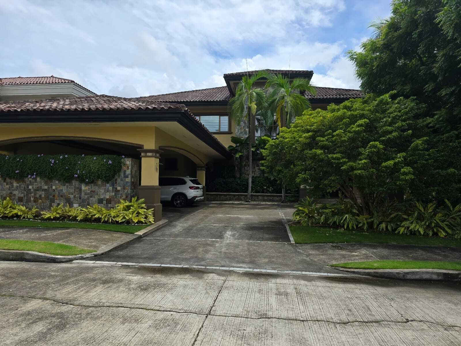 Two-Level Balmoral Home with Study, Costa del Este - Gallery image 19