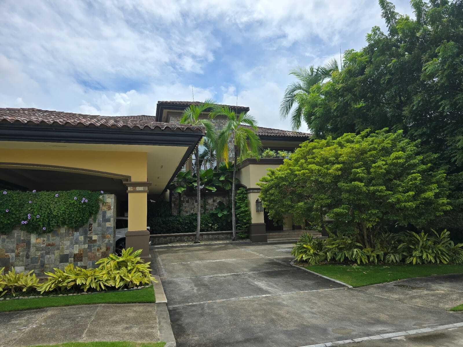 Two-Level Balmoral Home with Study, Costa del Este - Gallery image 20