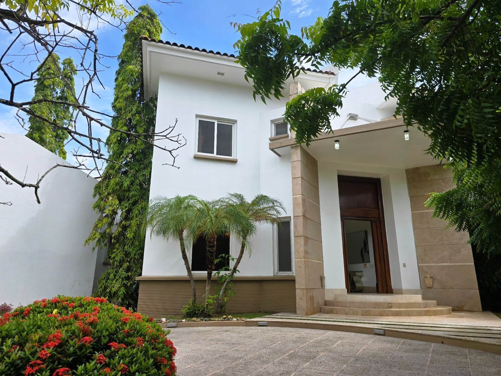 Skylit Balmoral Residence, Costa del Este