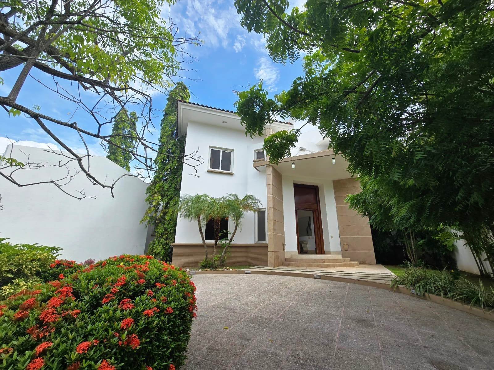 Skylit Balmoral Residence, Costa del Este - Gallery image 12