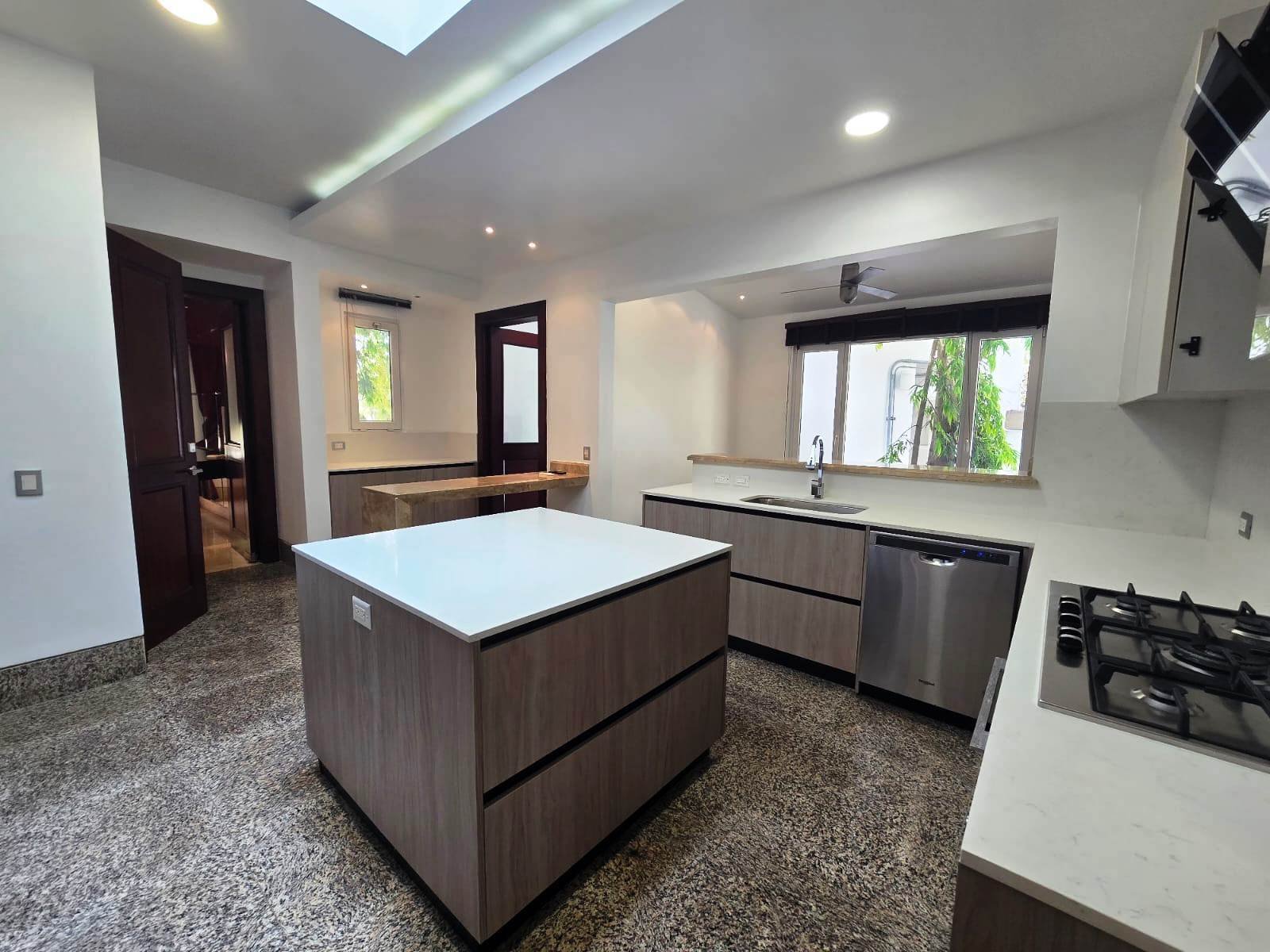 Skylit Balmoral Residence, Costa del Este - Gallery image 2