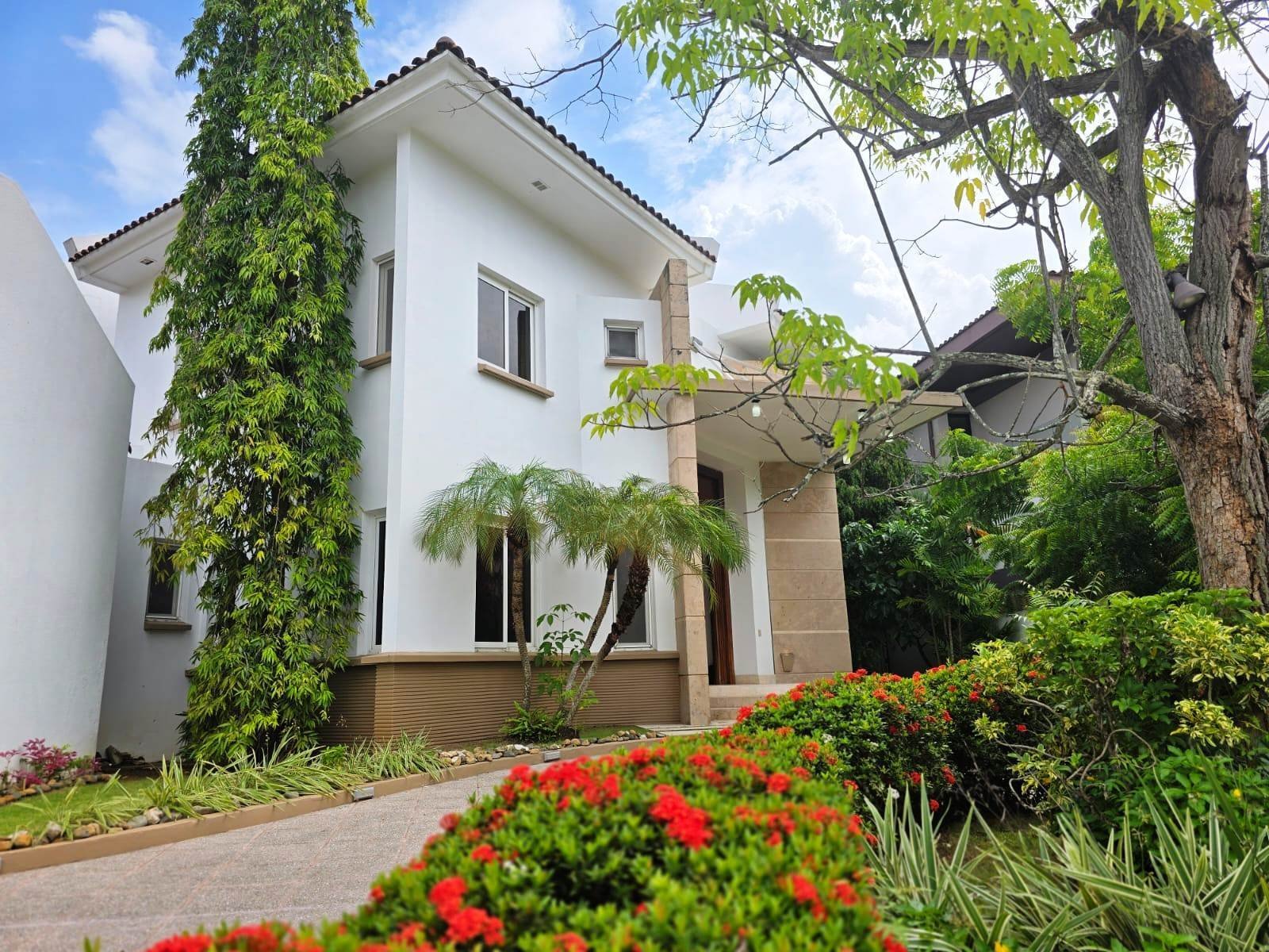 Skylit Balmoral Residence, Costa del Este - Gallery image 8