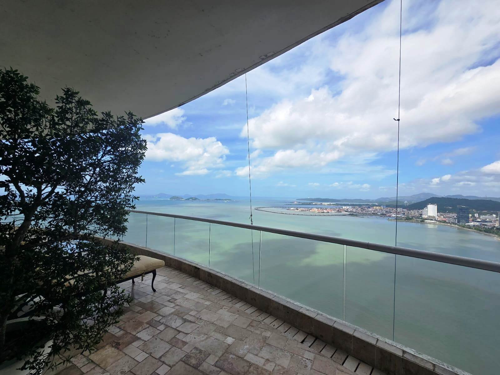 Full-Floor Penthouse at The Point, Punta Paitilla
