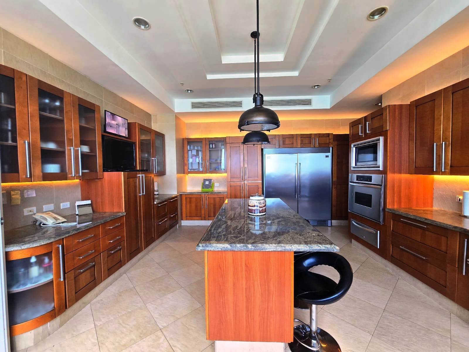 Full-Floor Penthouse at The Point, Punta Paitilla - Gallery image 41