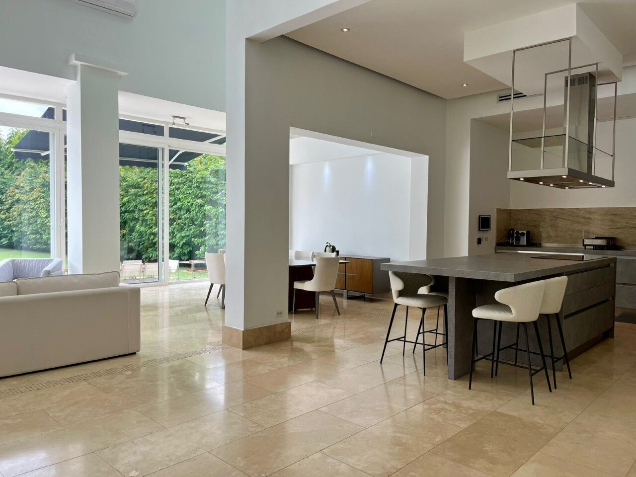Two-Story Family Residence in Santa Maria - Gallery image 10