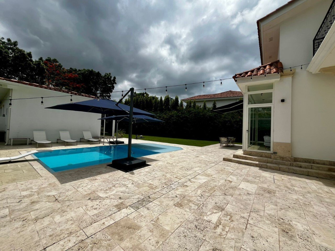 Two-Story Family Residence in Santa Maria - Gallery image 13