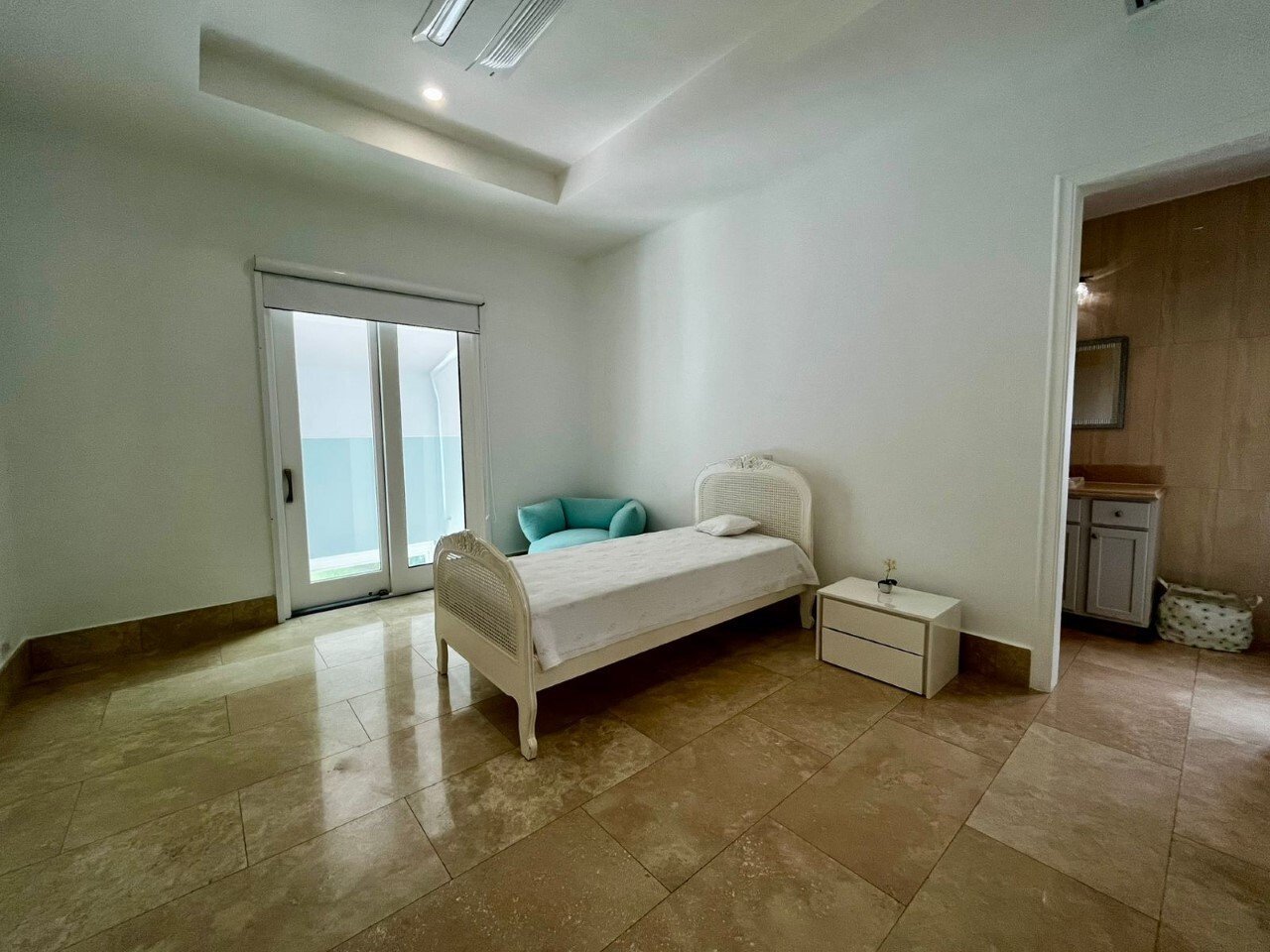 Two-Story Family Residence in Santa Maria - Gallery image 20