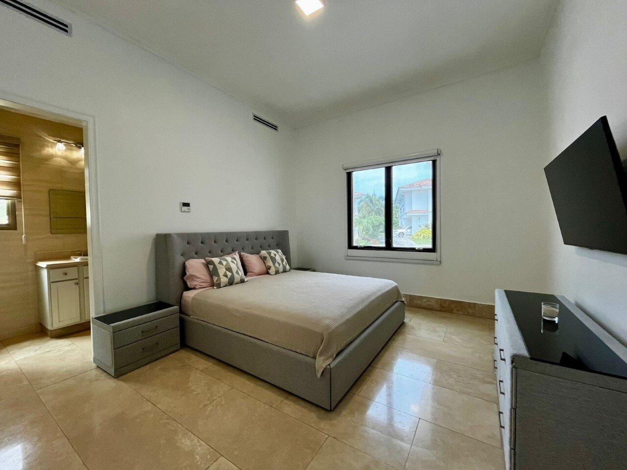Two-Story Family Residence in Santa Maria - Gallery image 24