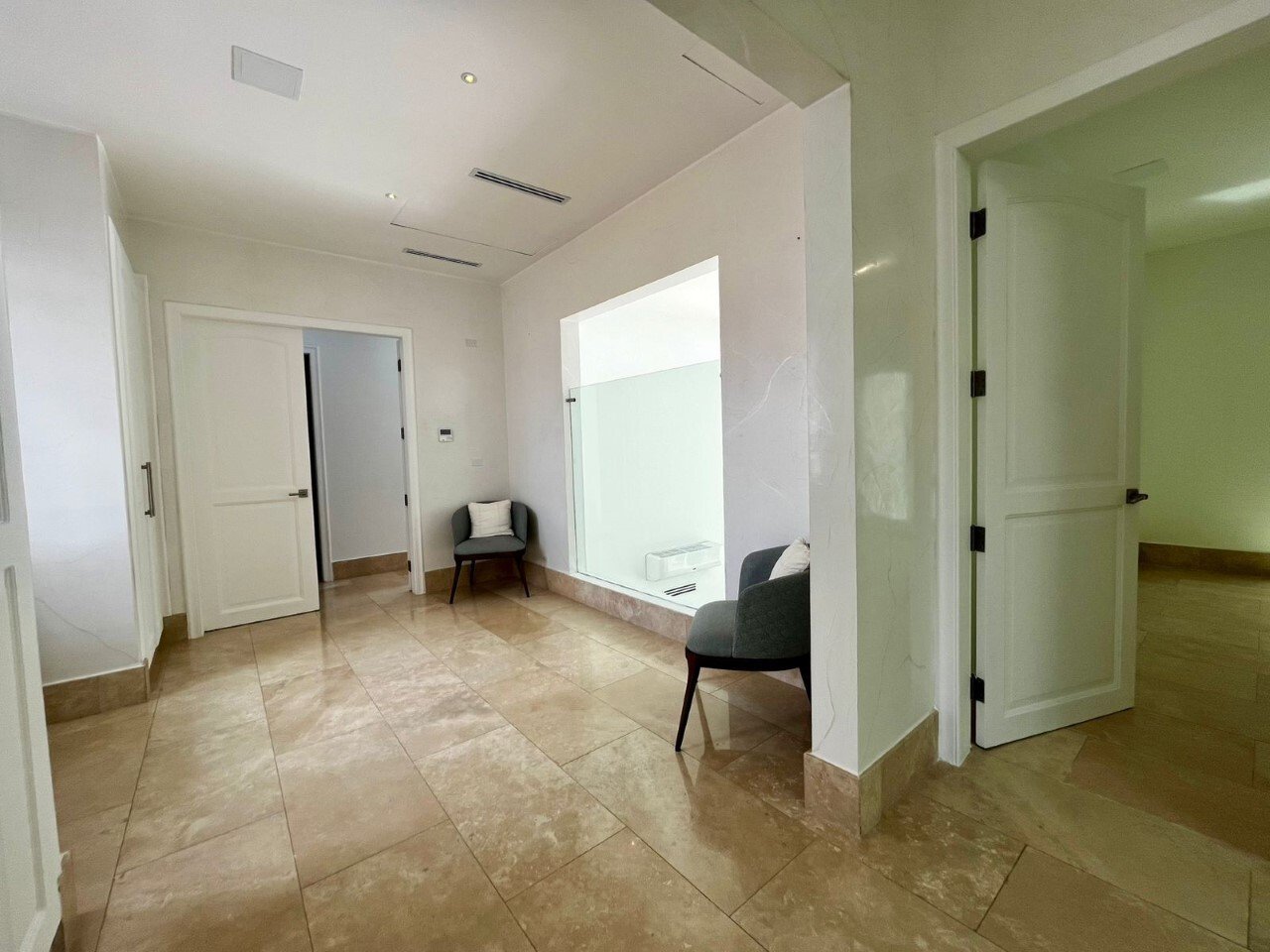 Two-Story Family Residence in Santa Maria - Gallery image 28