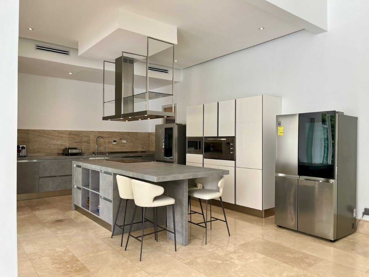 Two-Story Family Residence in Santa Maria - Gallery image 3