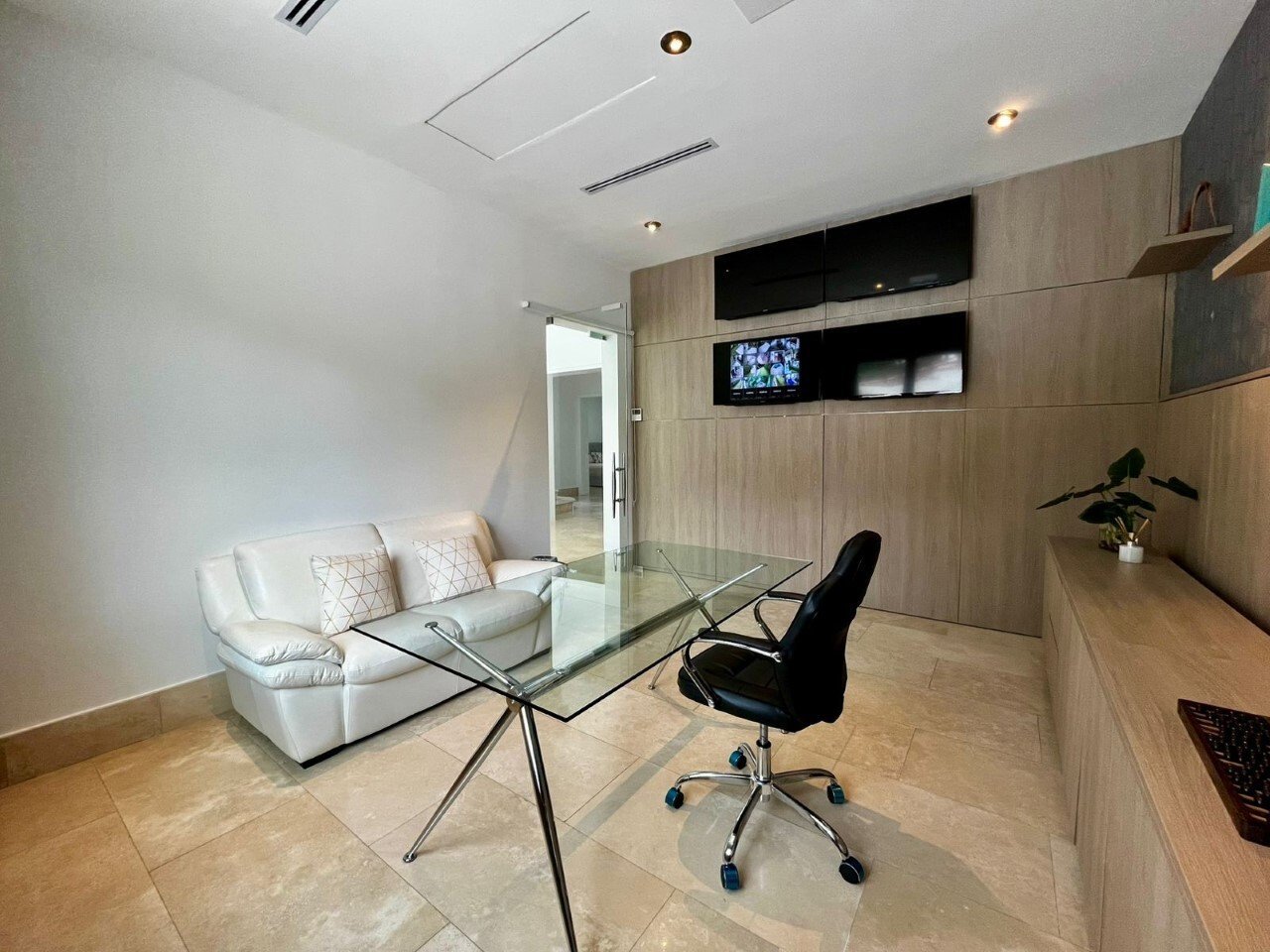Two-Story Family Residence in Santa Maria - Gallery image 30