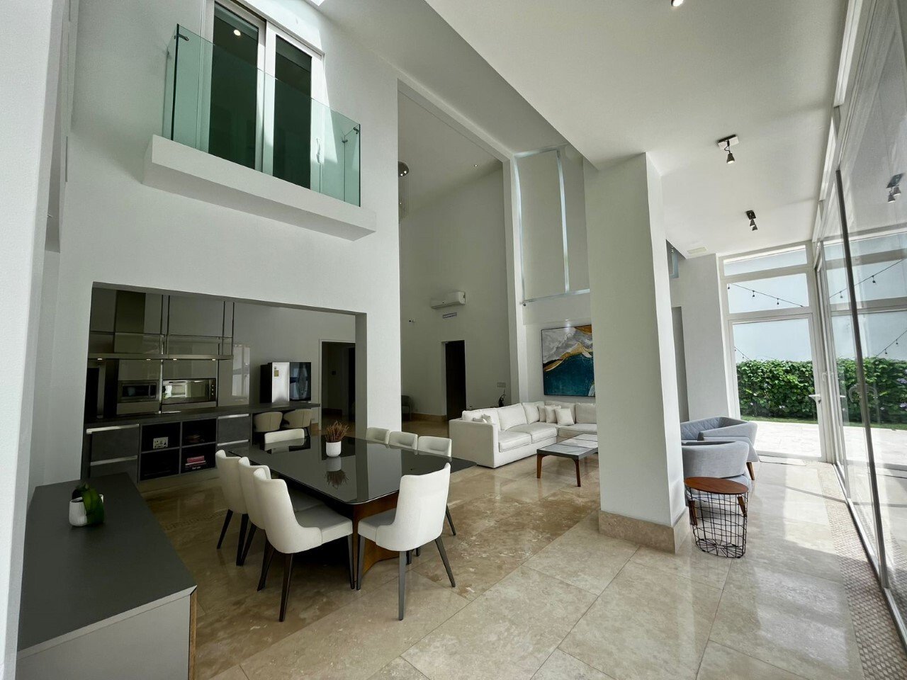 Two-Story Family Residence in Santa Maria - Gallery image 4