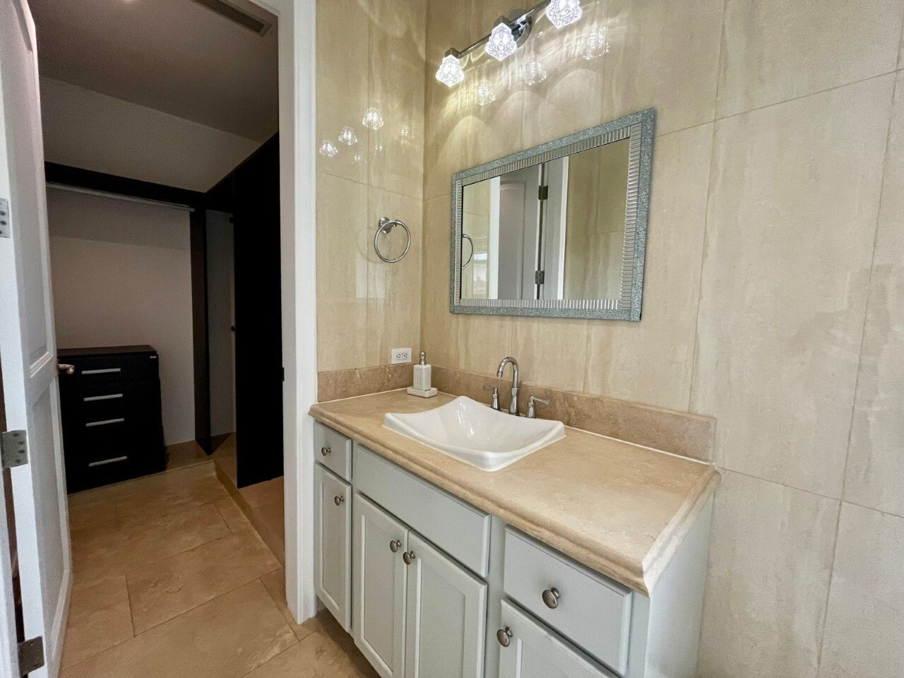 Two-Story Family Residence in Santa Maria - Gallery image 6