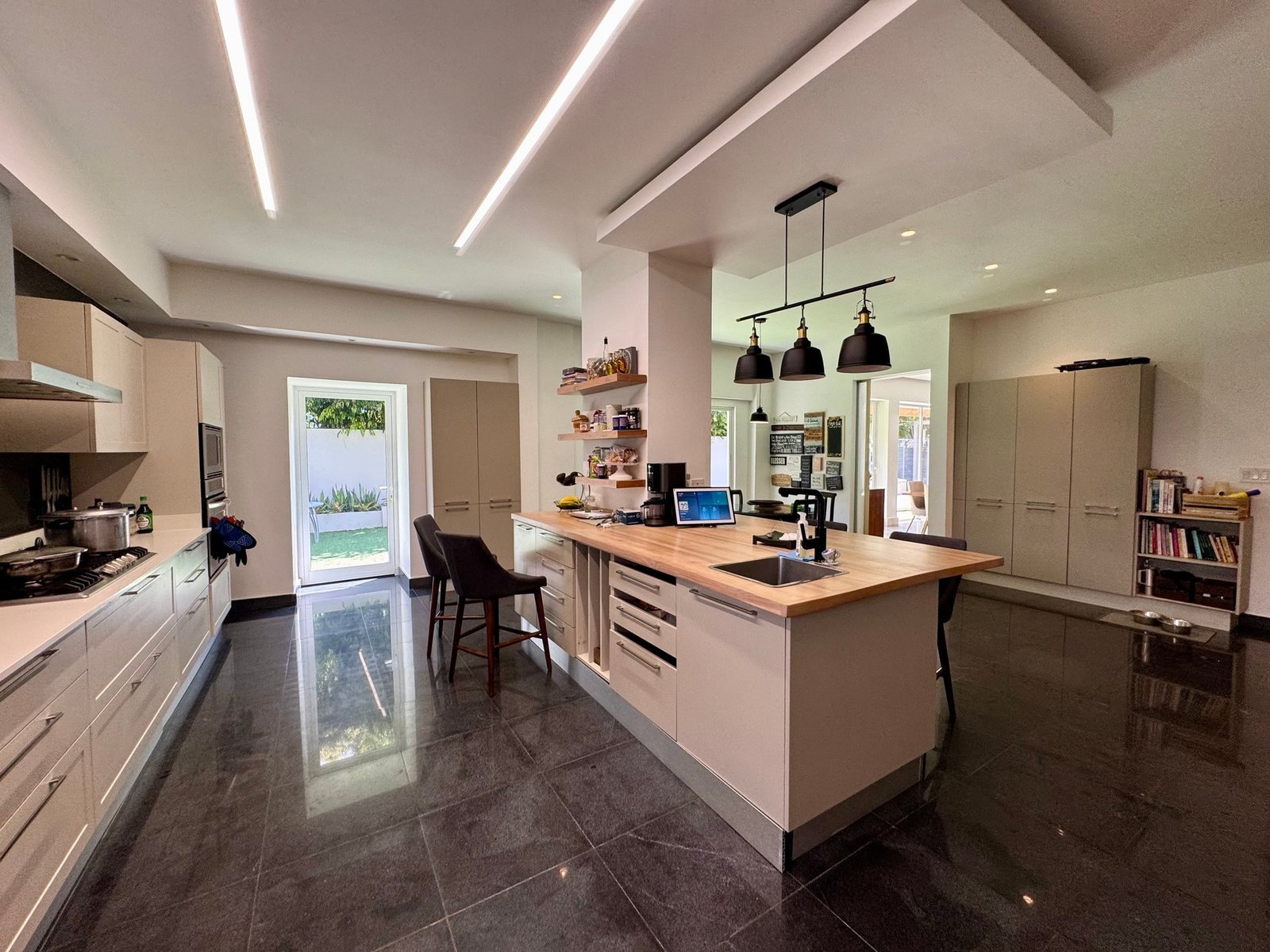 Remodeled Modern Home, Costa de las Perlas - Gallery image 11