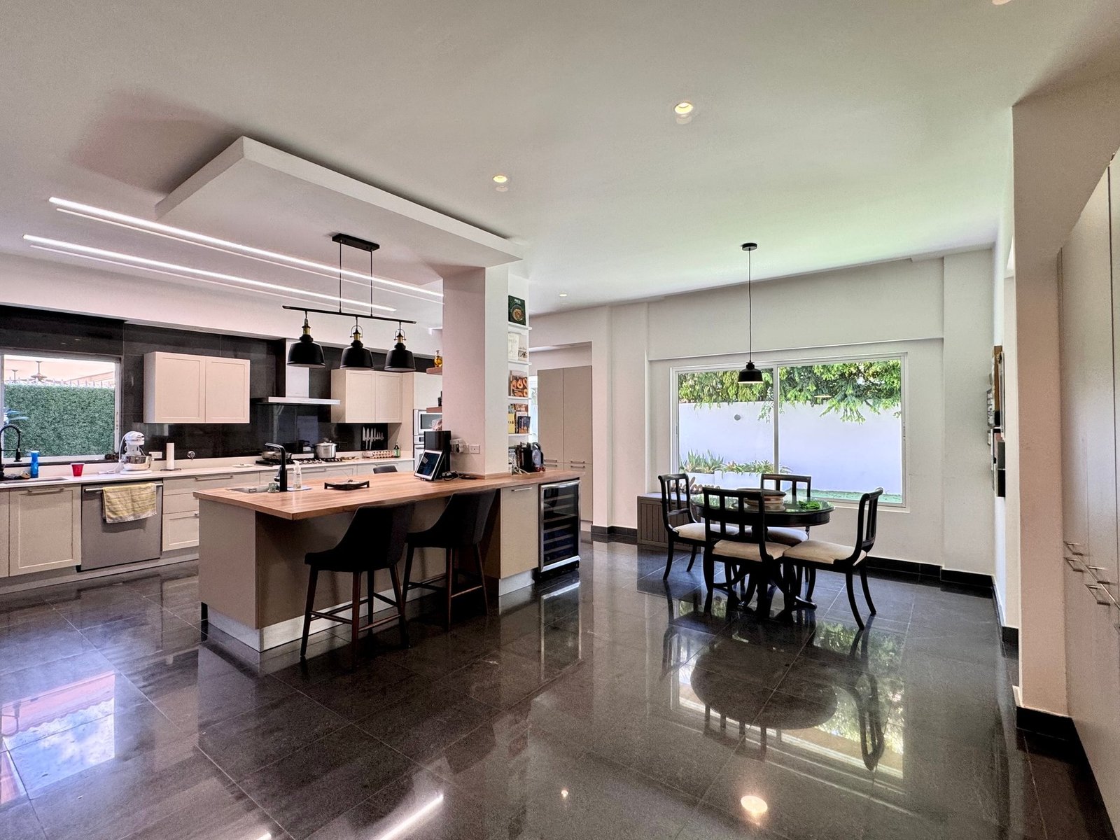 Remodeled Modern Home, Costa de las Perlas - Gallery image 3