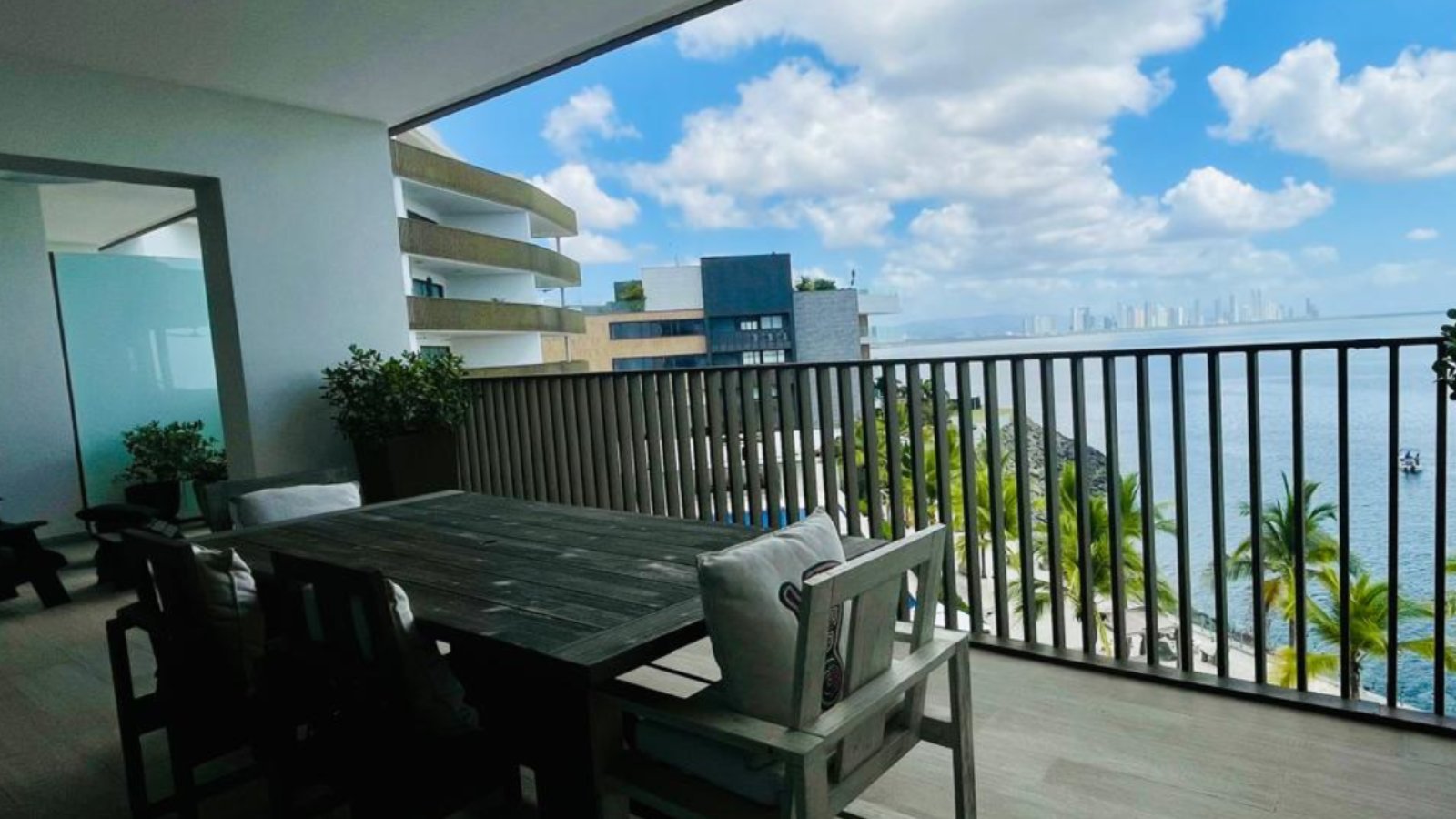 Seascape Beachfront Flat at Ocean Reef Islands - Gallery image 15