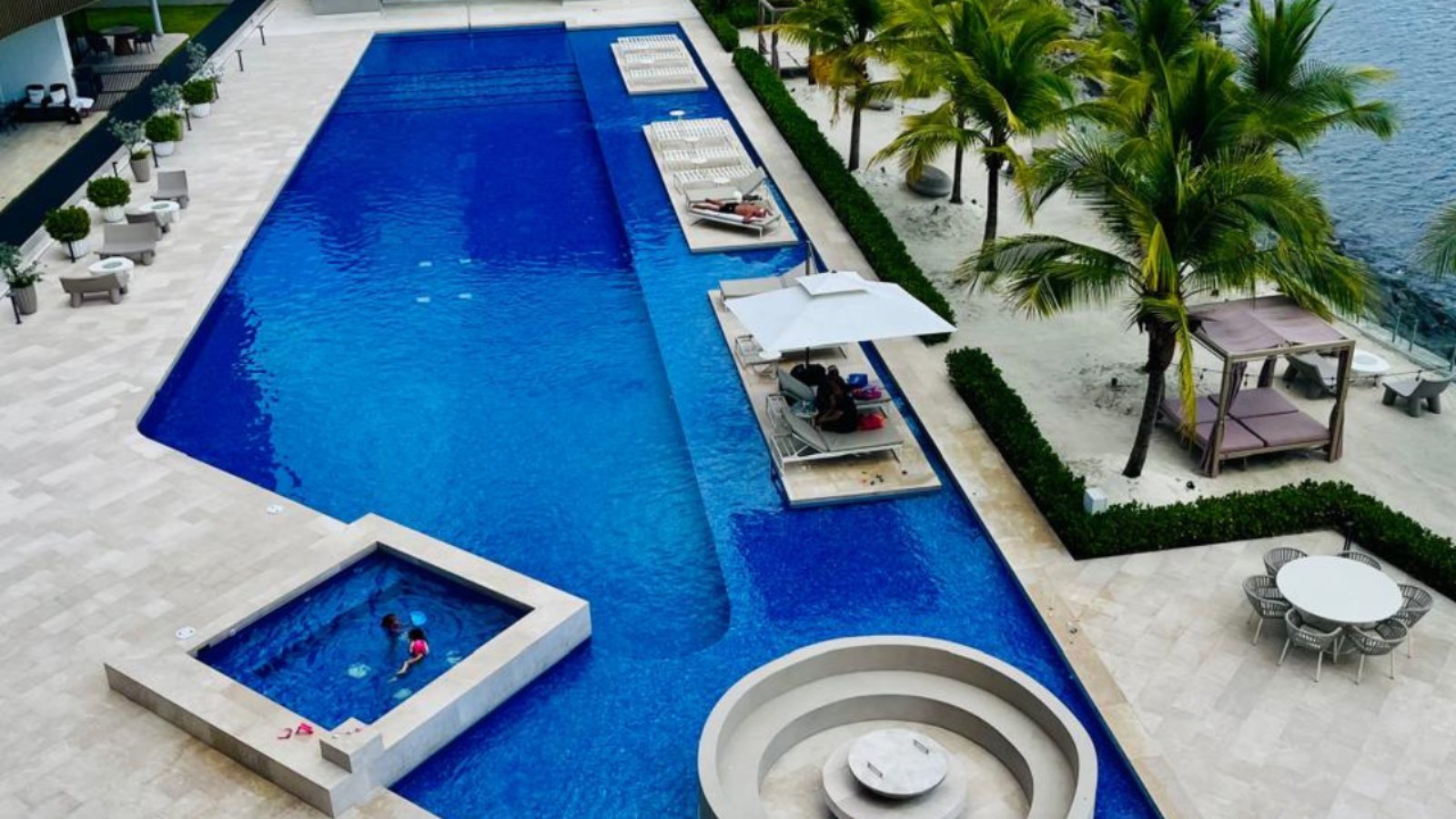 Seascape Beachfront Flat at Ocean Reef Islands - Gallery image 4