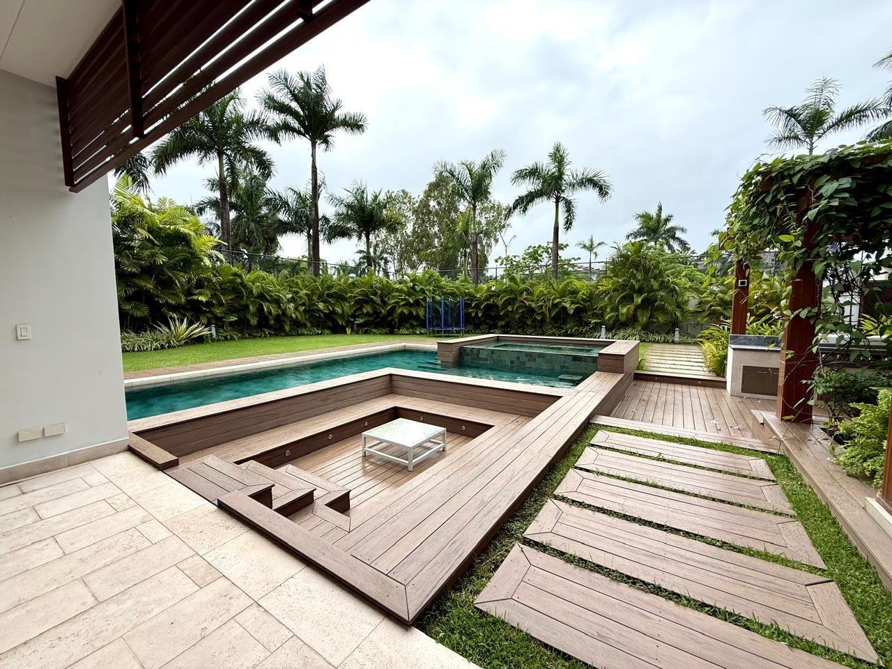 Balmoral Villa with Solar Power, Costa del Este - Gallery image 10