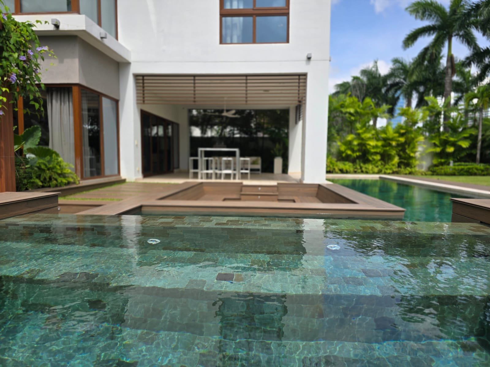 Balmoral Villa with Solar Power, Costa del Este - Gallery image 4