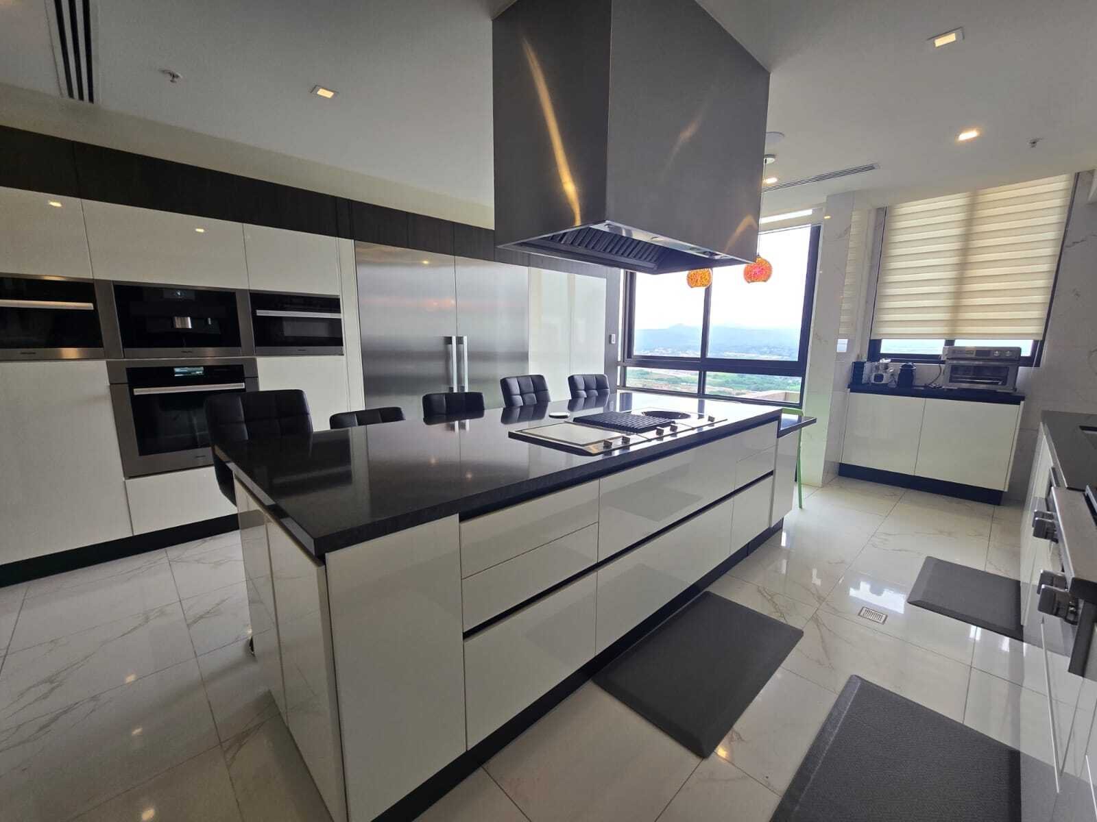 Duplex Penthouse with Rooftop at PH La Vista, Santa Maria - Gallery image 15