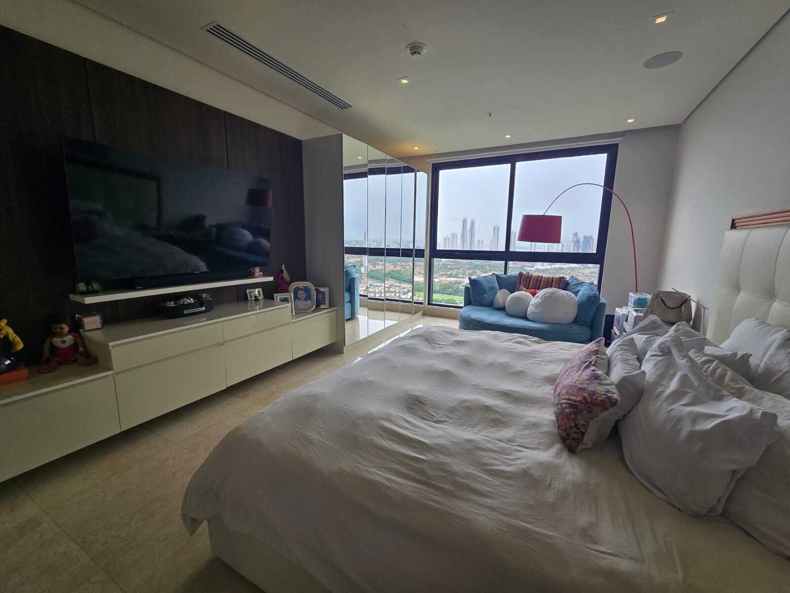 Duplex Penthouse with Rooftop at PH La Vista, Santa Maria - Gallery image 30